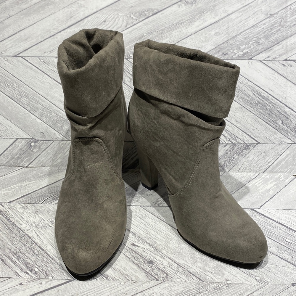 EXPRESS ANKLE BOOTS COLOR GRAY SIZE 7